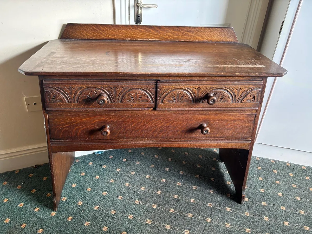 Antique oak chest - Image 1