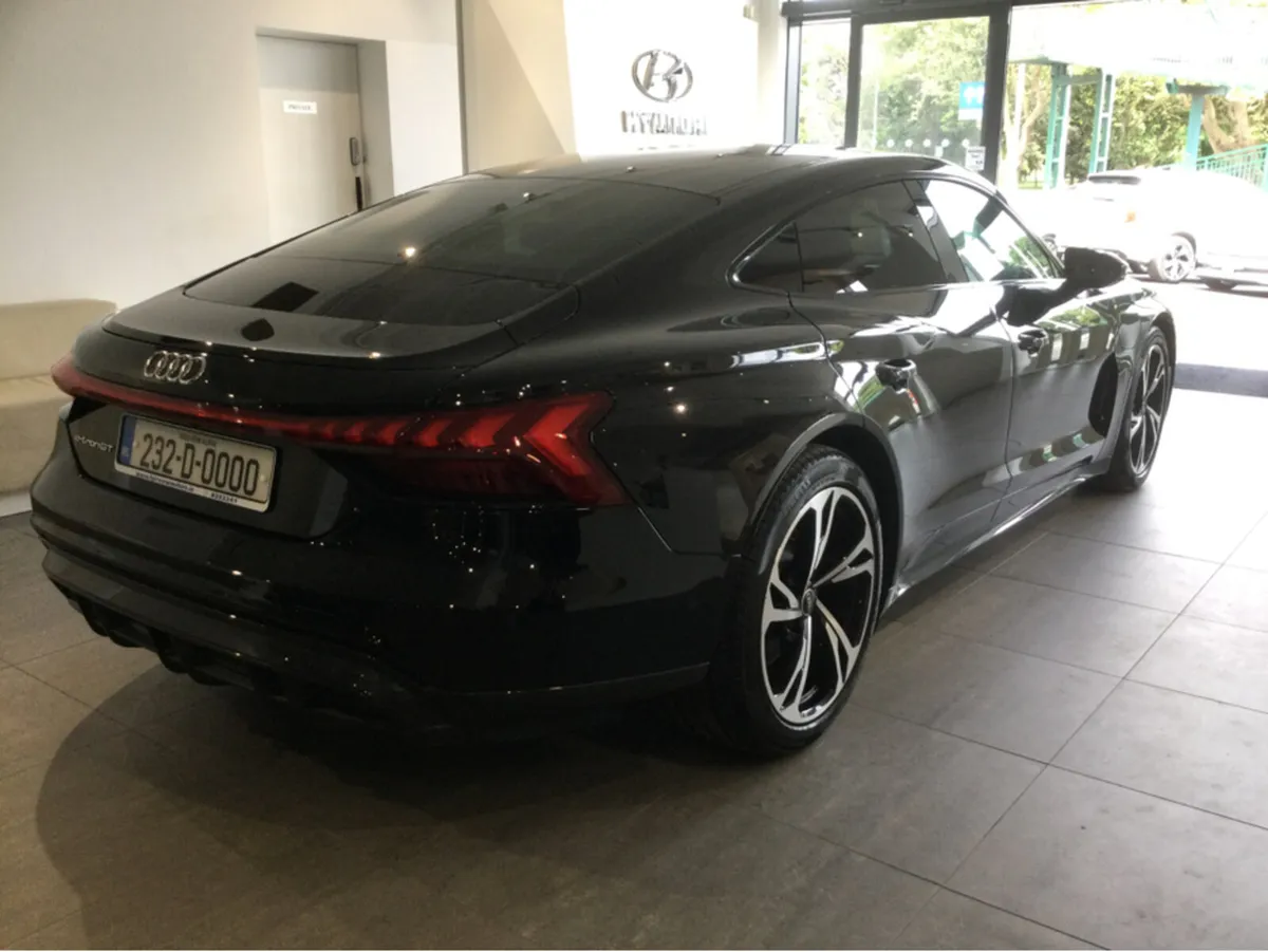Audi e-tron GT QUATTRO - Image 2