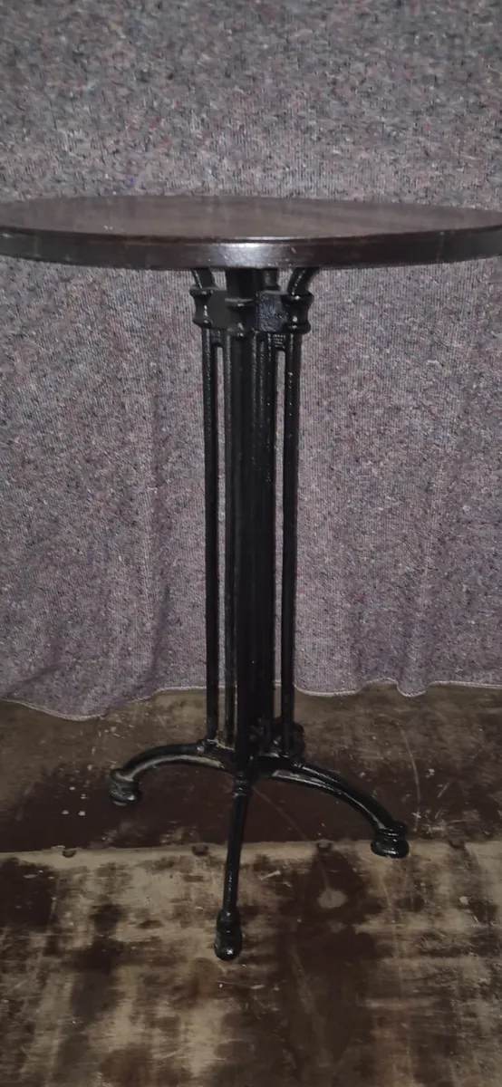 Cast iron table - Image 1