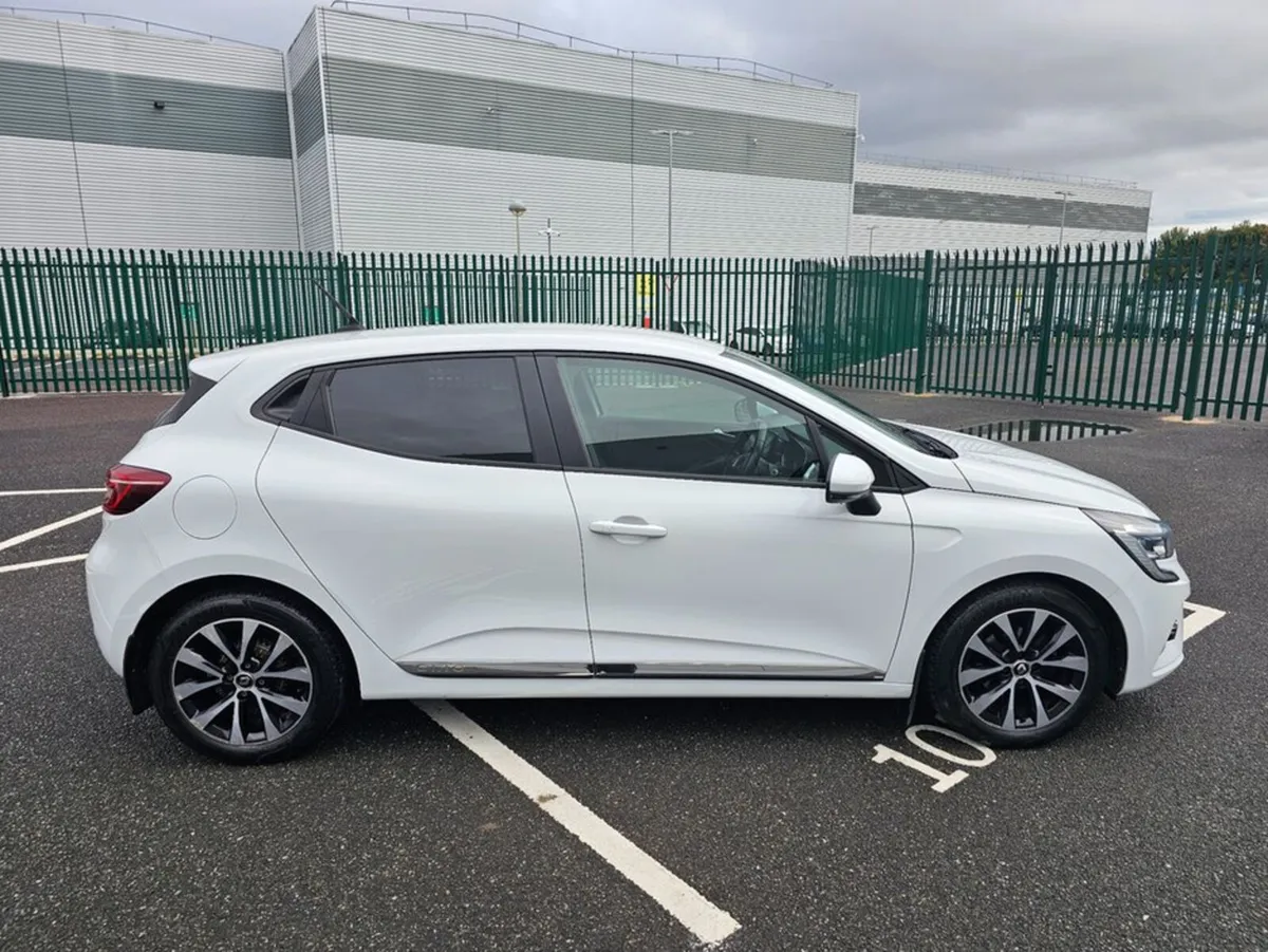 Renault Clio 1.0 PETROL, ICONIC MODEL, LOW MILEAGE - Image 3