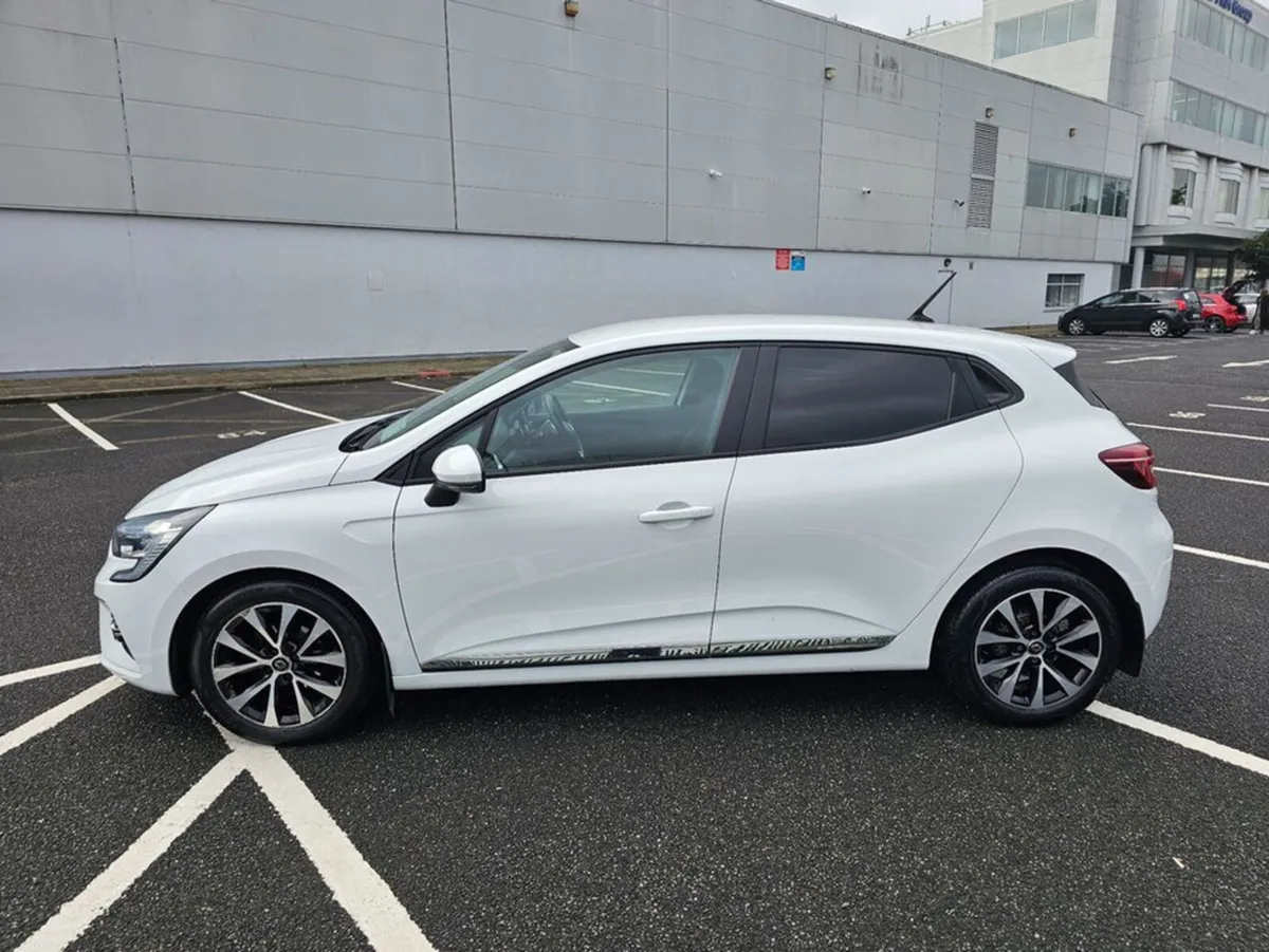 Renault Clio 1.0 PETROL, ICONIC MODEL, LOW MILEAGE - Image 4