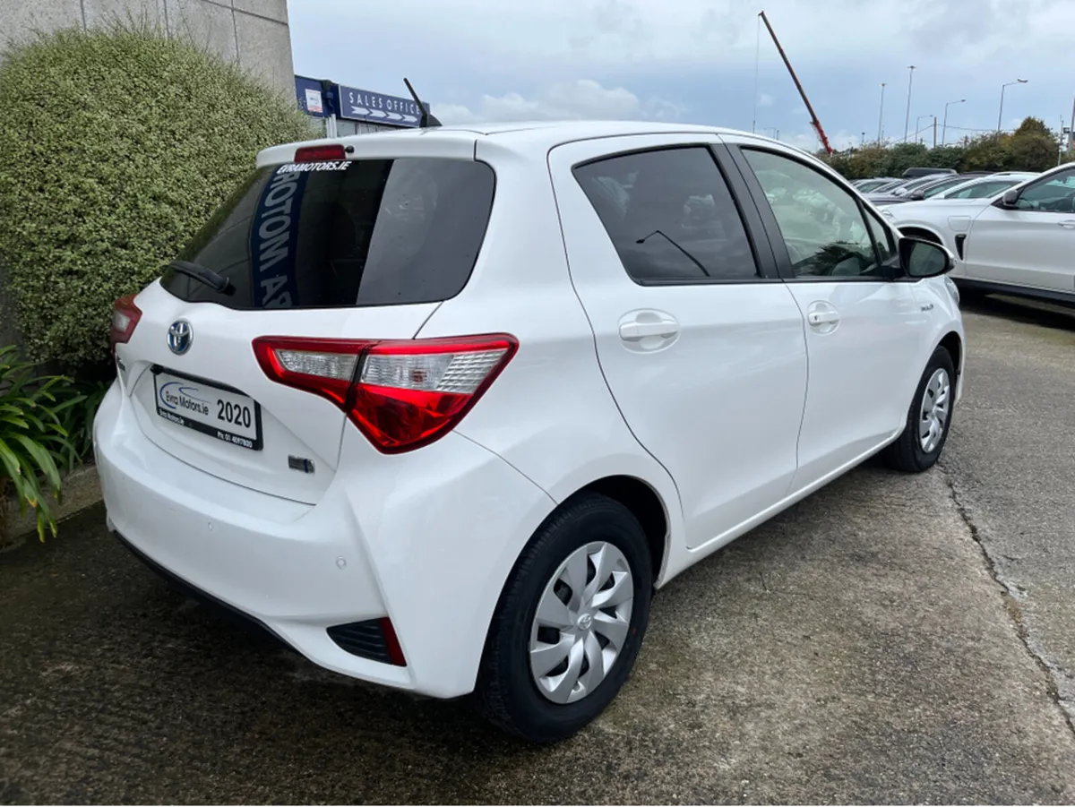 Toyota Vitz YARIS AUTOMATIC 1.5 PETROL HYBRID //RE - Image 4