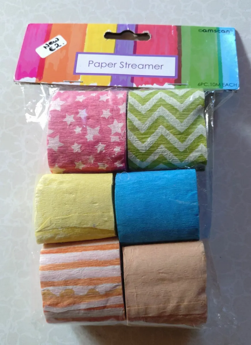 BOX OF CHALK & PACKET OF PAPER STREAMERS (NEW). - Image 2