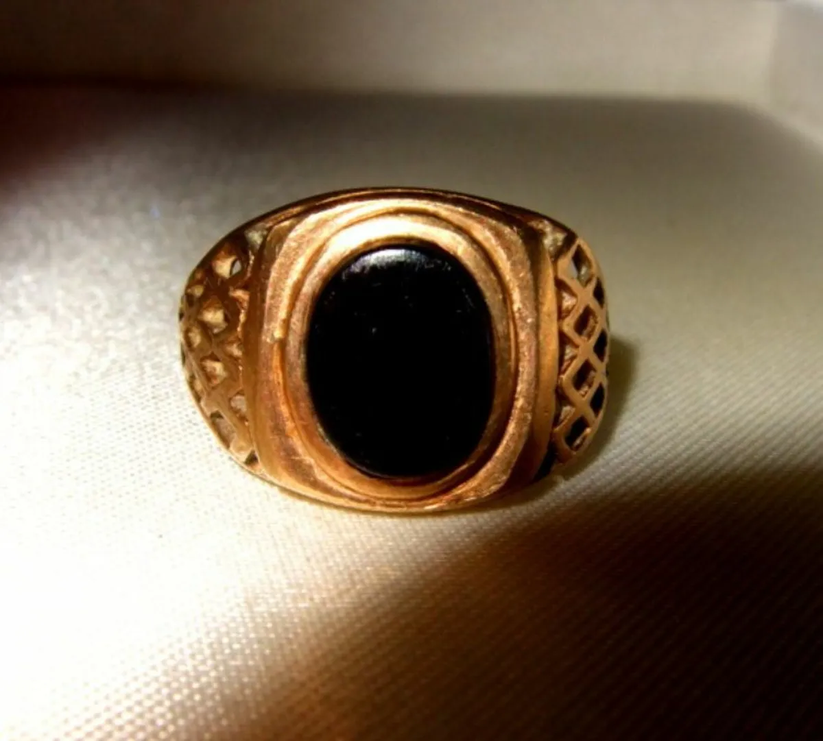 Vintage Gentlemans Signet Ring - Image 1