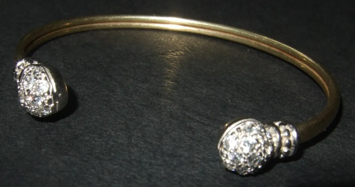Vintage 9ct Gold Gemset Torque Bangle - Image 2