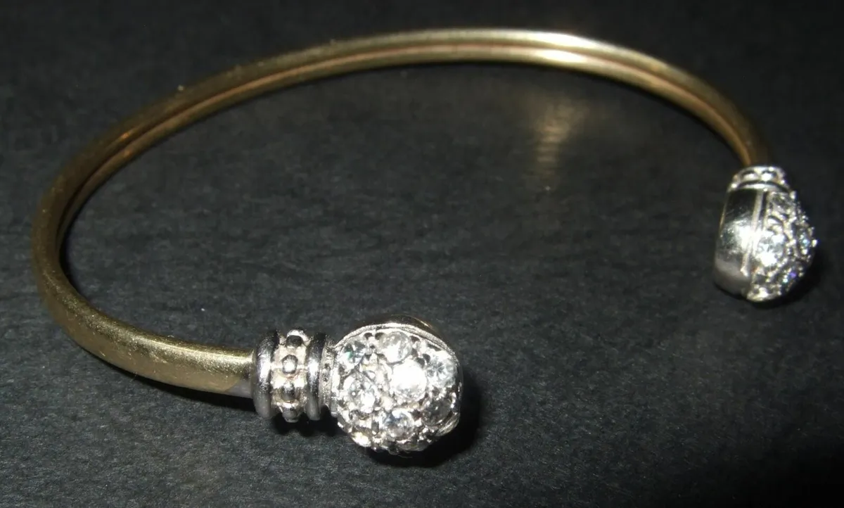 Vintage 9ct Gold Gemset Torque Bangle - Image 4