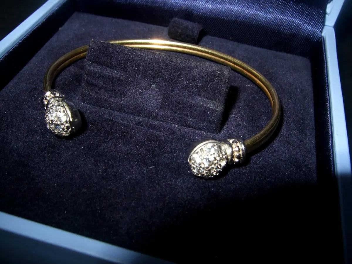 Vintage 9ct Gold Gemset Torque Bangle - Image 1