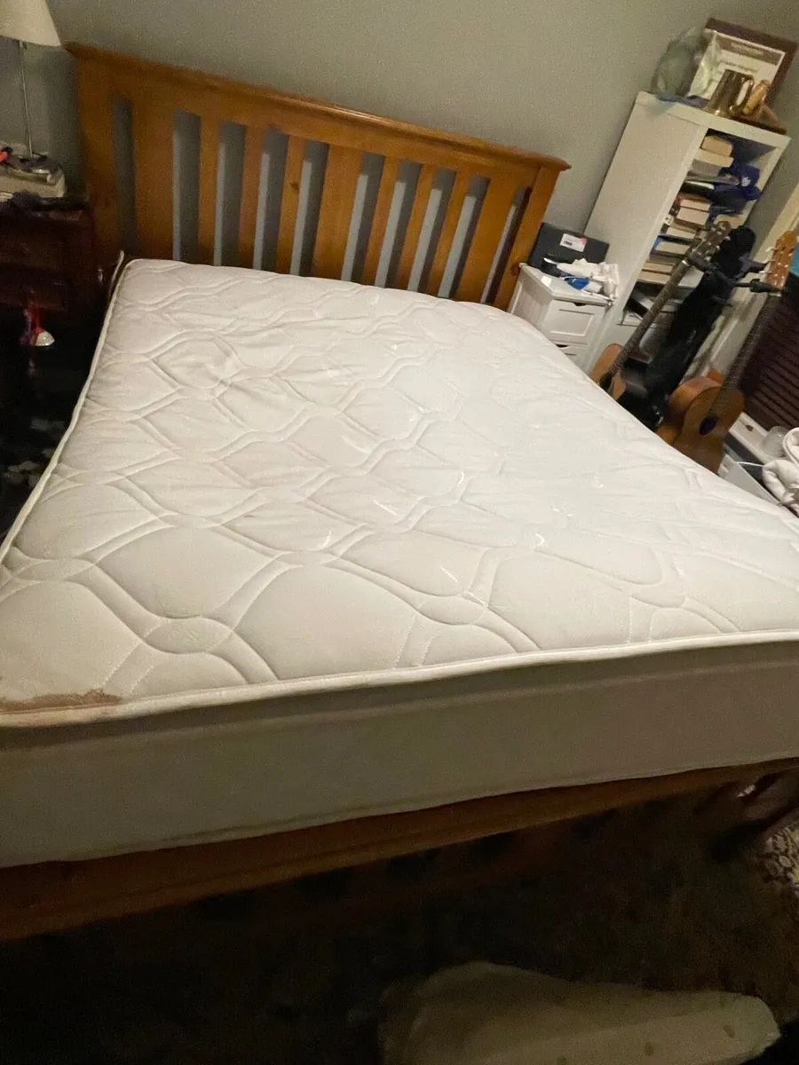 King size bed - Image 2