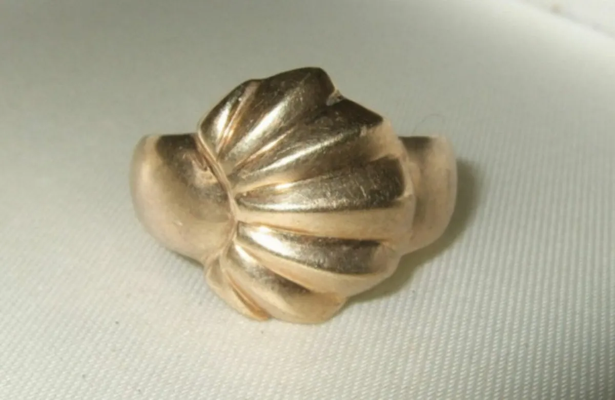 Vintage Hallmarked 9ct Gold 'Oyster' Ring - Image 1