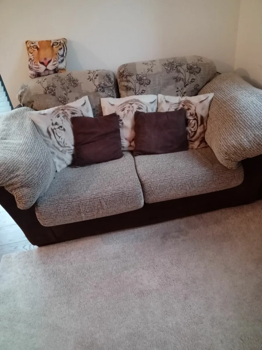 2chairs and couch