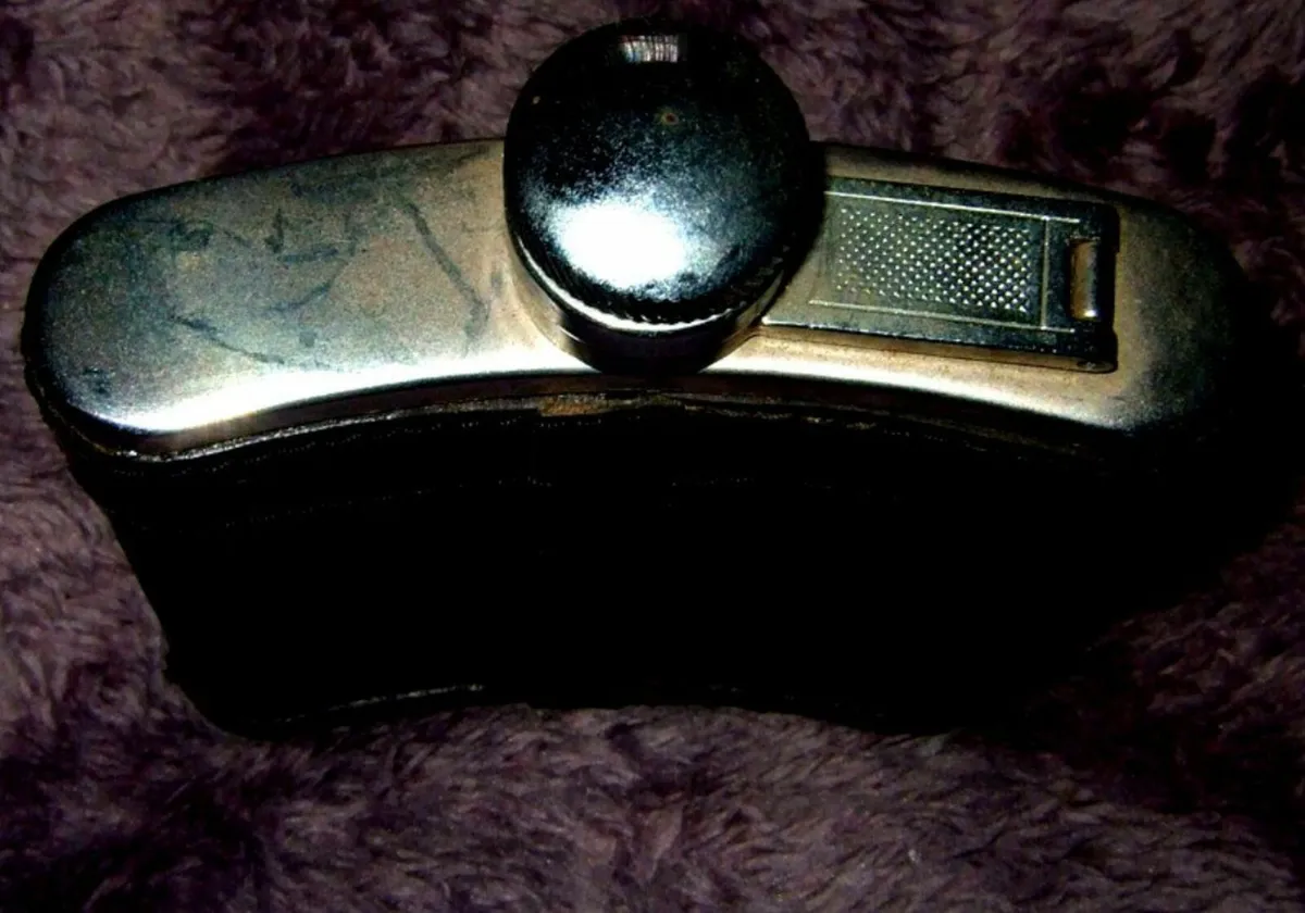 Vintage Harrods Hip Flask/Unused - Image 3