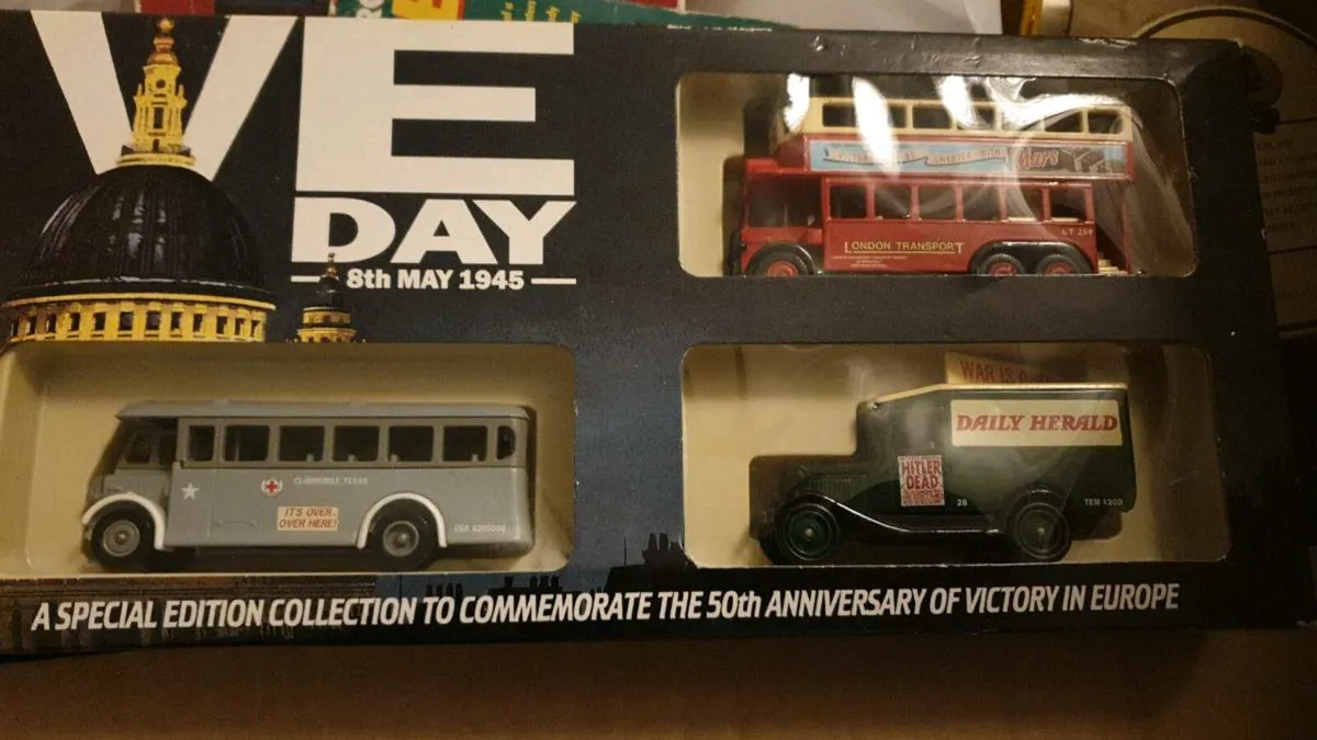 VINTAGE..DIE.CAST ...VE DAYS ..8TH..MAY .1945.