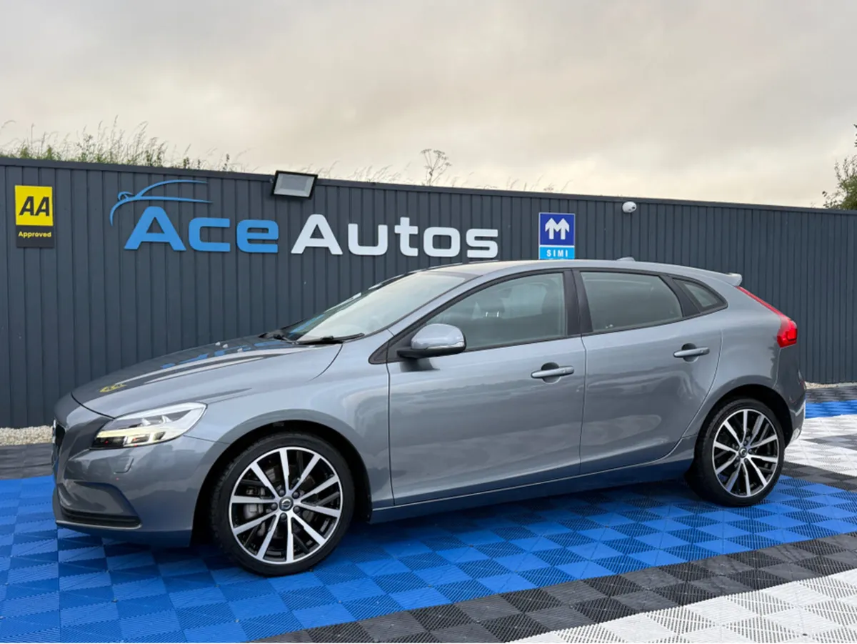 Volvo V40 DESIGN - 2.0L DIESEL - AUTO - 12M WARRAN - Image 4