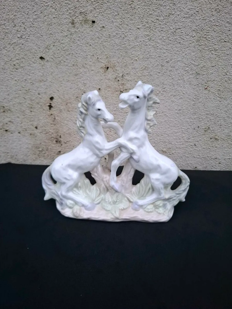 Horse porcelain statue