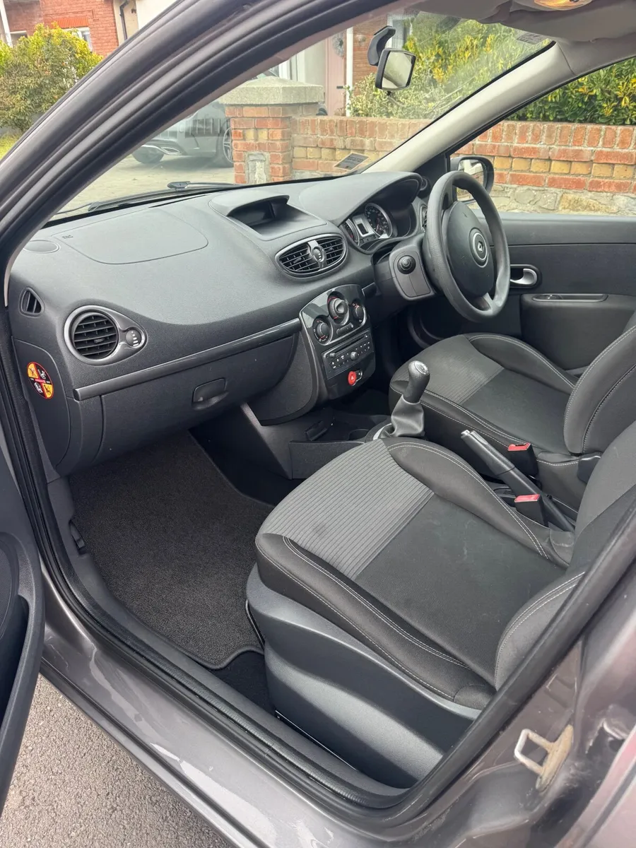Renault Clio 2013 - Image 2