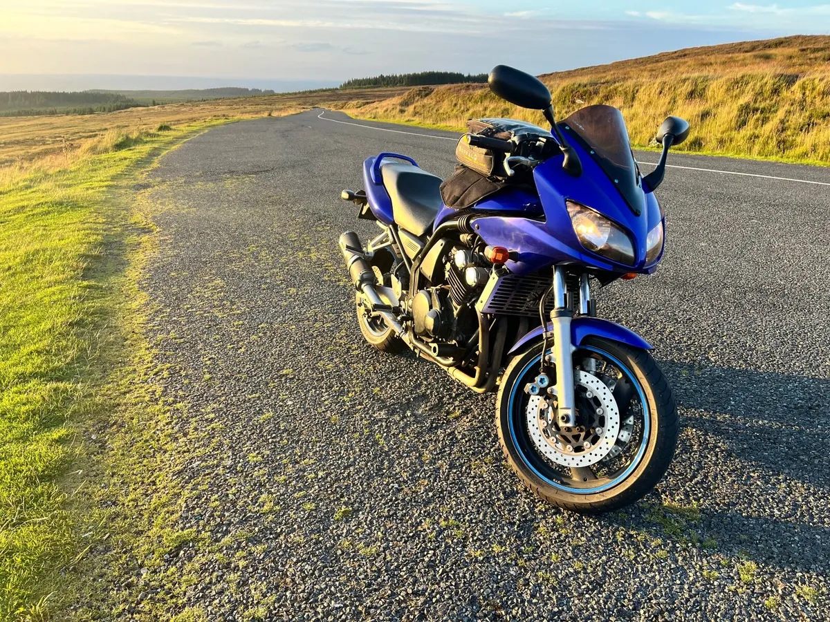 YAMAHA Fazer 600 2002 - Image 2