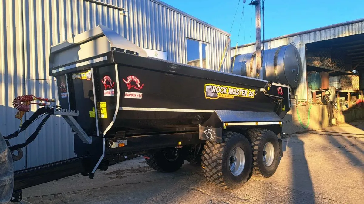 New A&W dump trailer. - Image 1