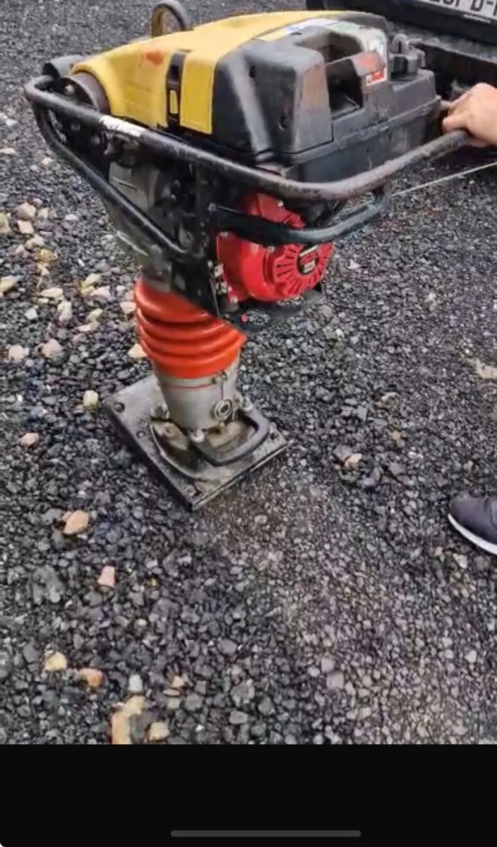 Road saw & jumping jack - Image 1