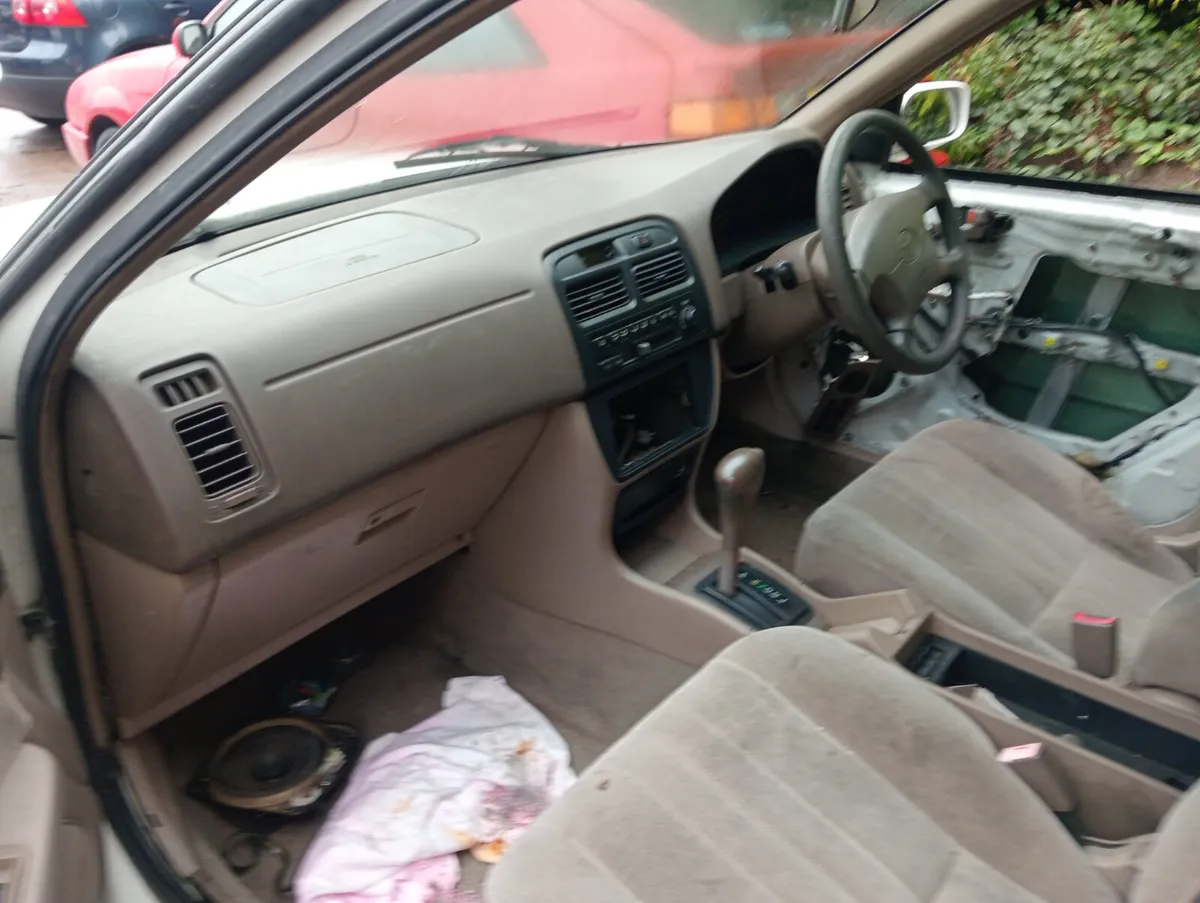 Toyota Camry  97 2.2td auto - Image 4