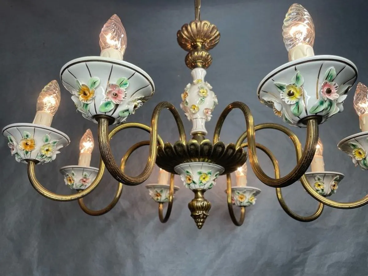 Elegant Antique Italian Chandelier with Ceramic Detail - Image 2