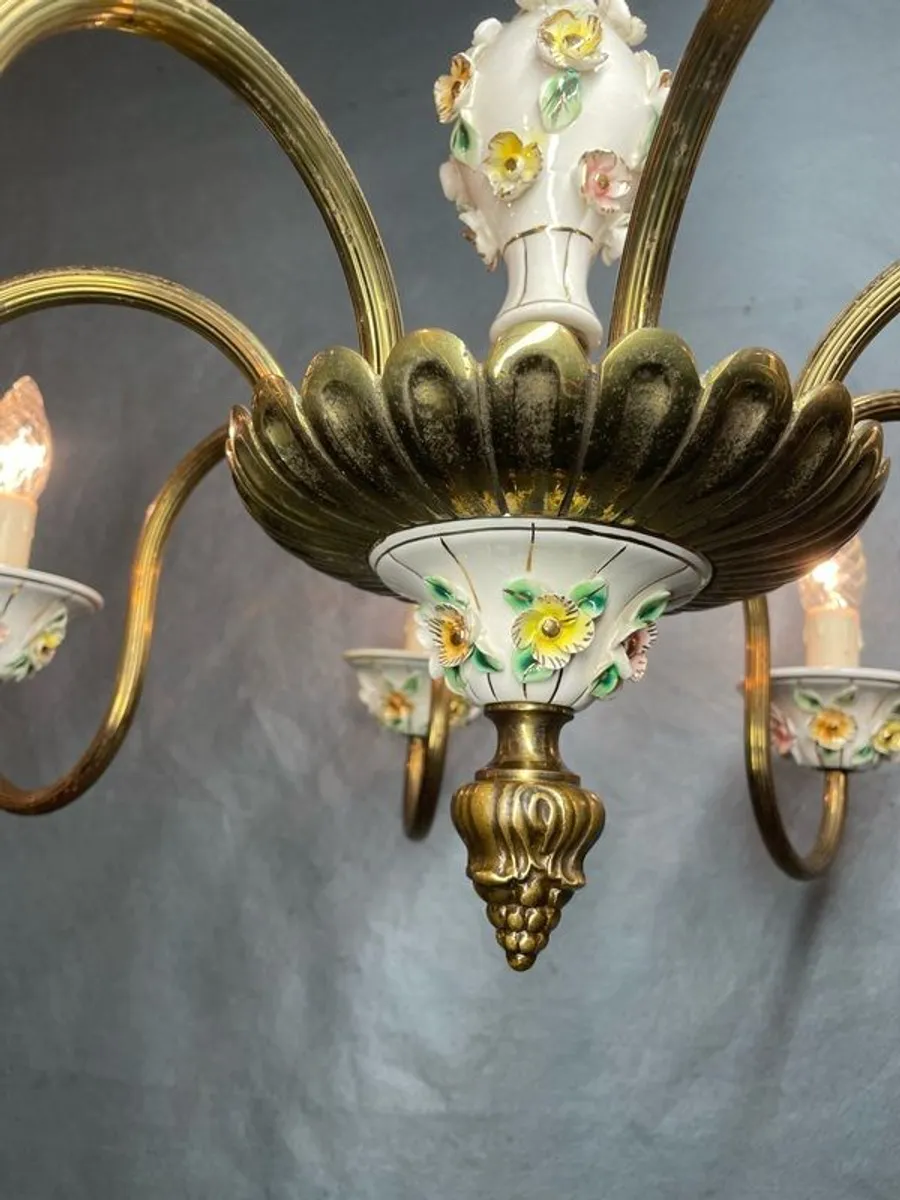 Elegant Antique Italian Chandelier with Ceramic Detail - Image 3