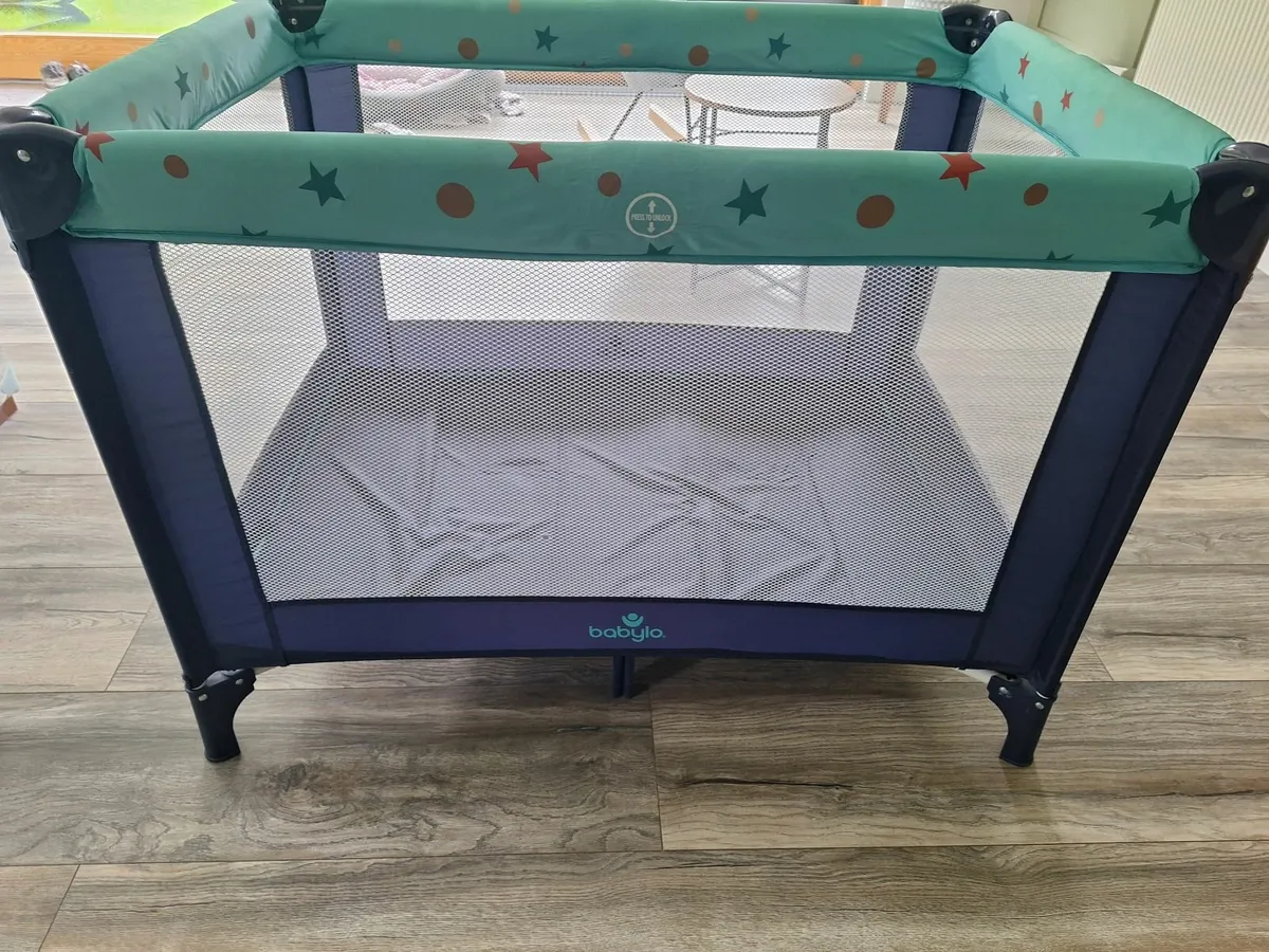 Travel cot - Image 2