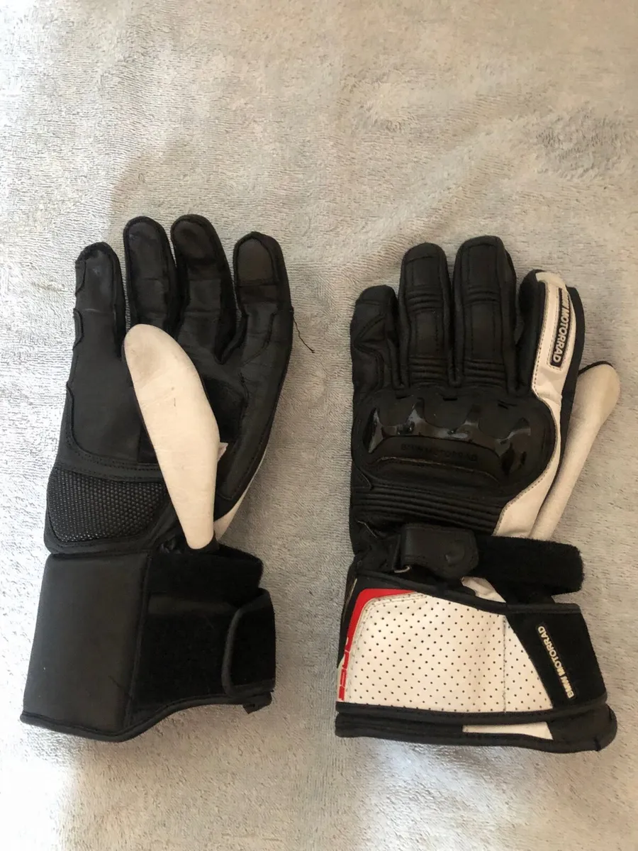BMW s1000rr parts & gloves - Image 3