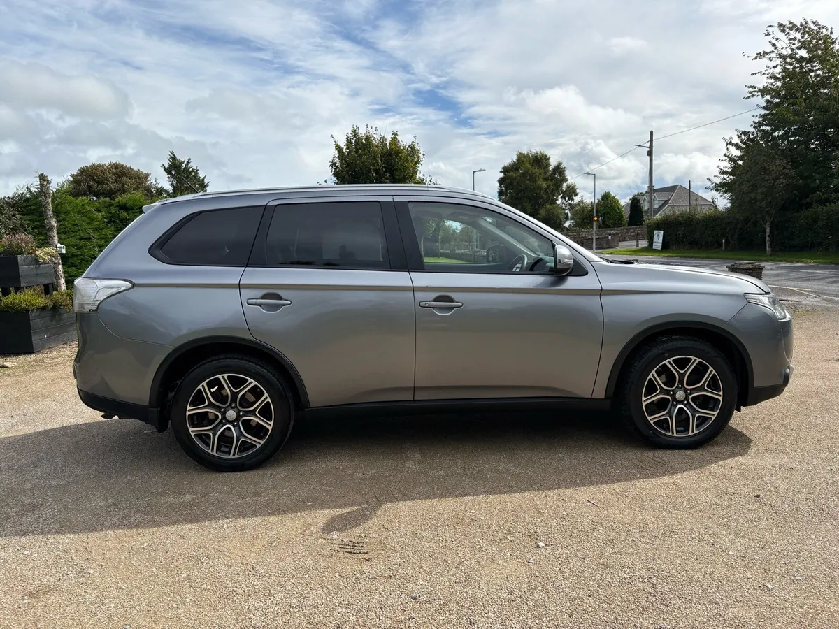 Mitsubishi Outlander - Image 1