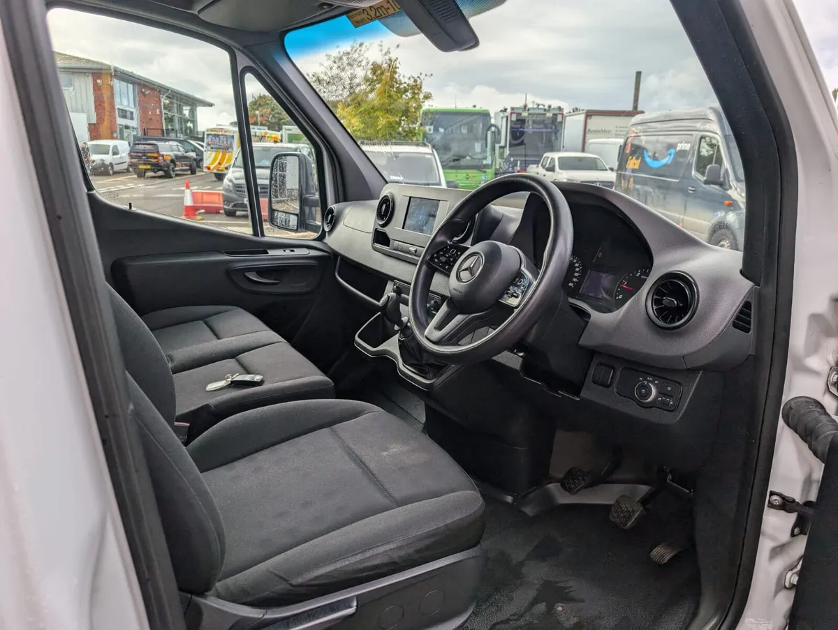 Mercedes-Benz Sprinter 2021 - Image 2