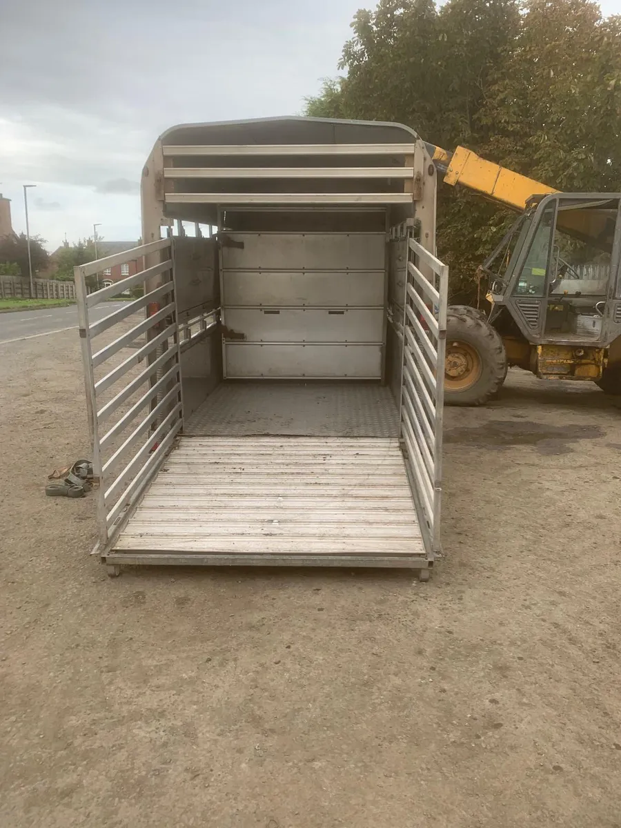 Ifor Williams 12ft high roof cattle trailer - Image 3