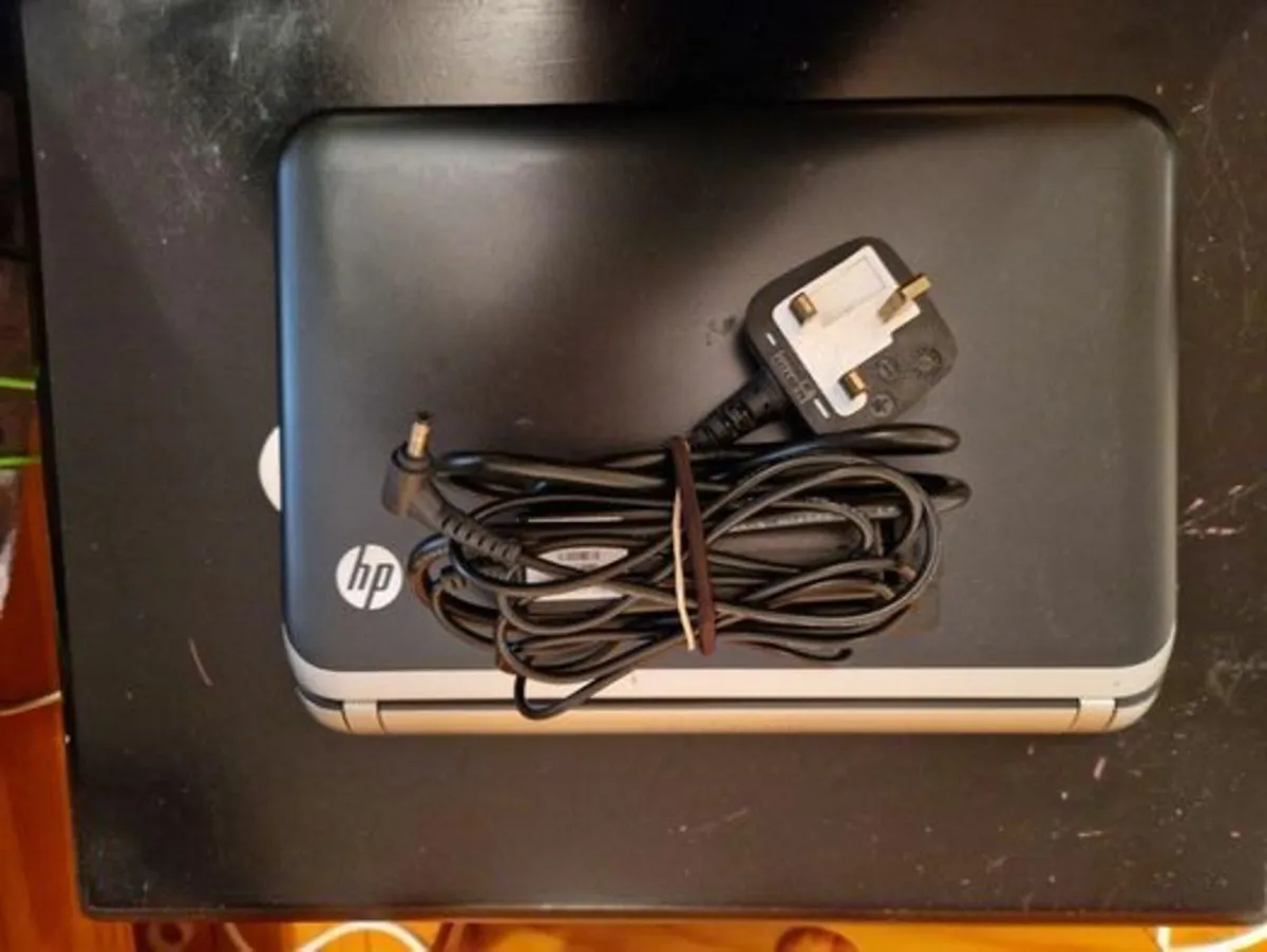 HP Compaq small Laptop, Windows 8 Pro, 500GB HDD - Image 2