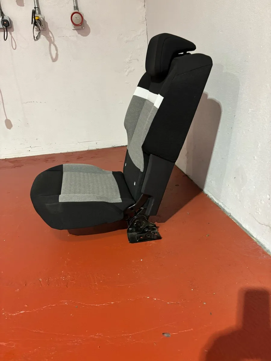 Fabric seat - Image 2