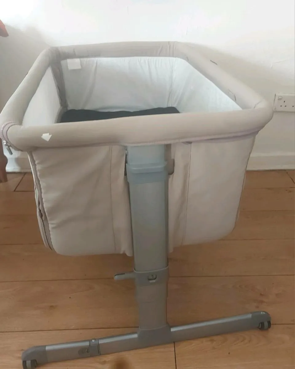 Baby items nursery jumperoo/rocker/bath tub /crib - Image 2
