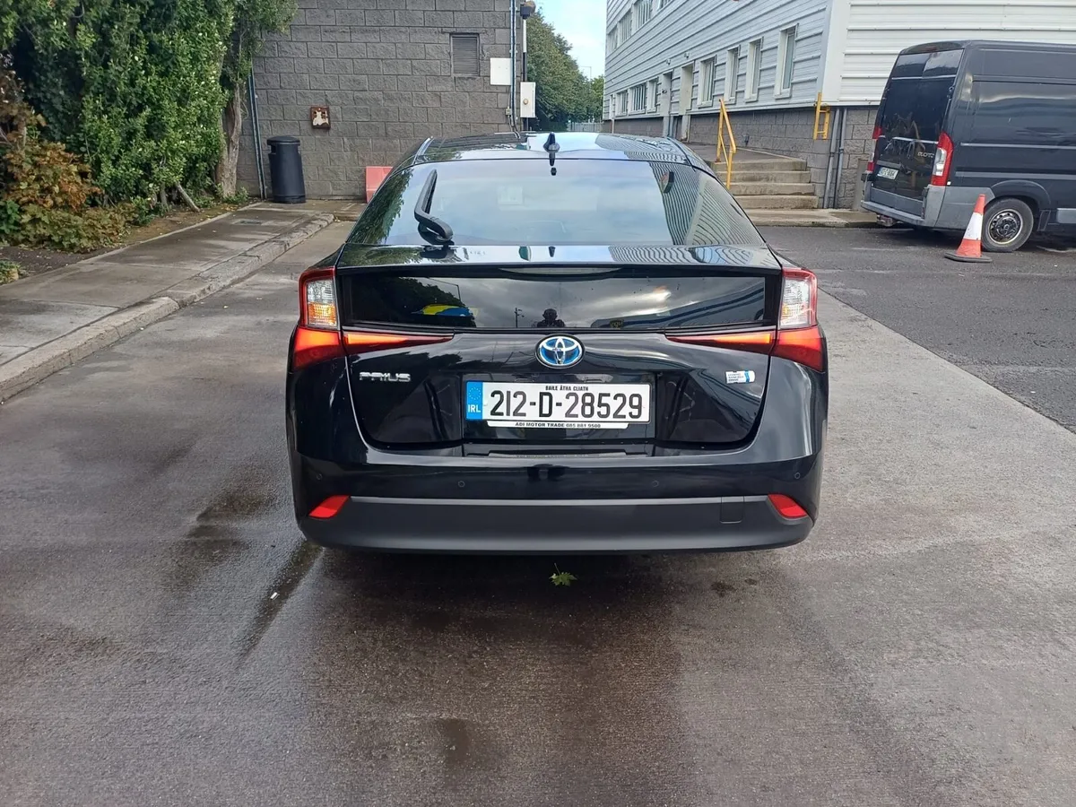 Toyota Prius Hybrid 2021 - Image 3