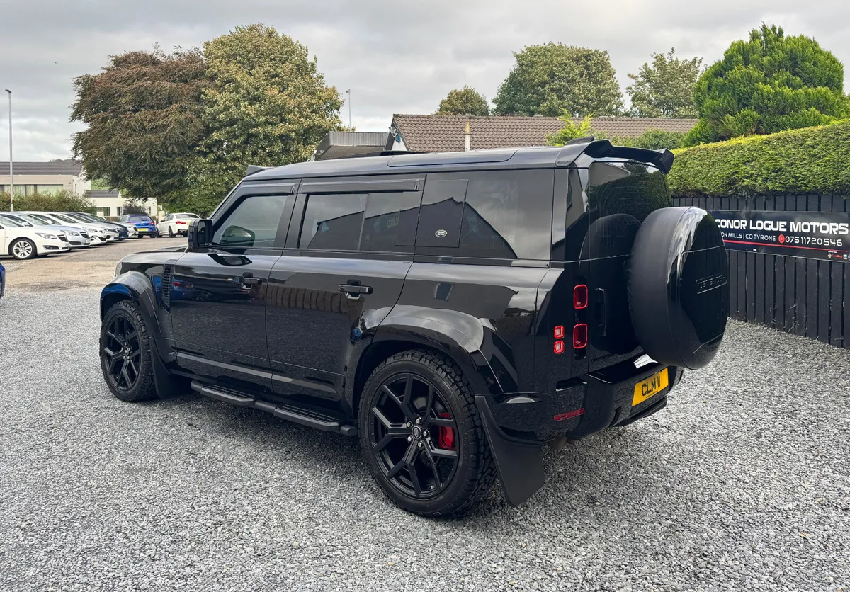 2021 Land Rover Defender D250 HSE 110 Urban - Image 2