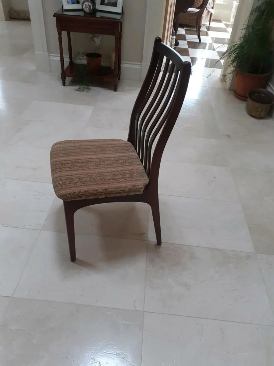 Table and Chairs - Image 2