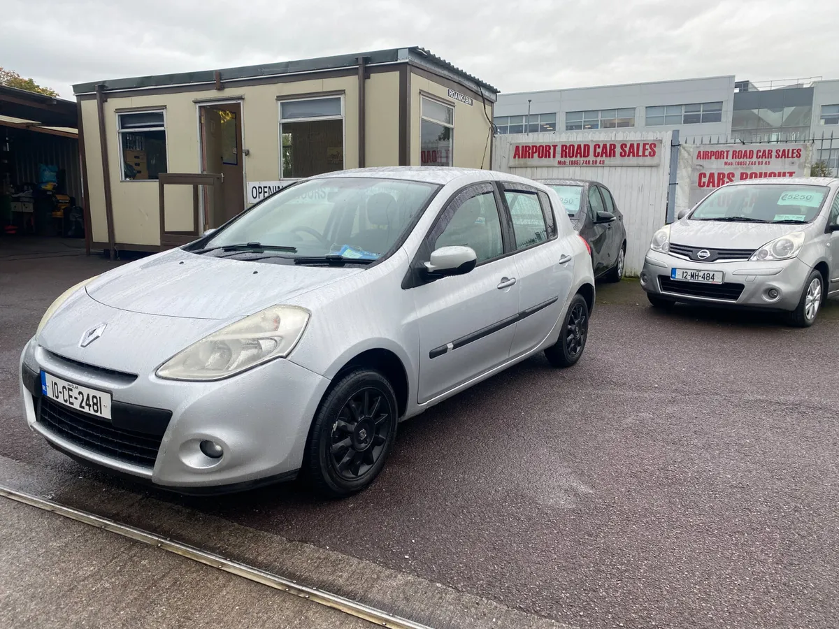 Renault Clio 2010 - Image 1