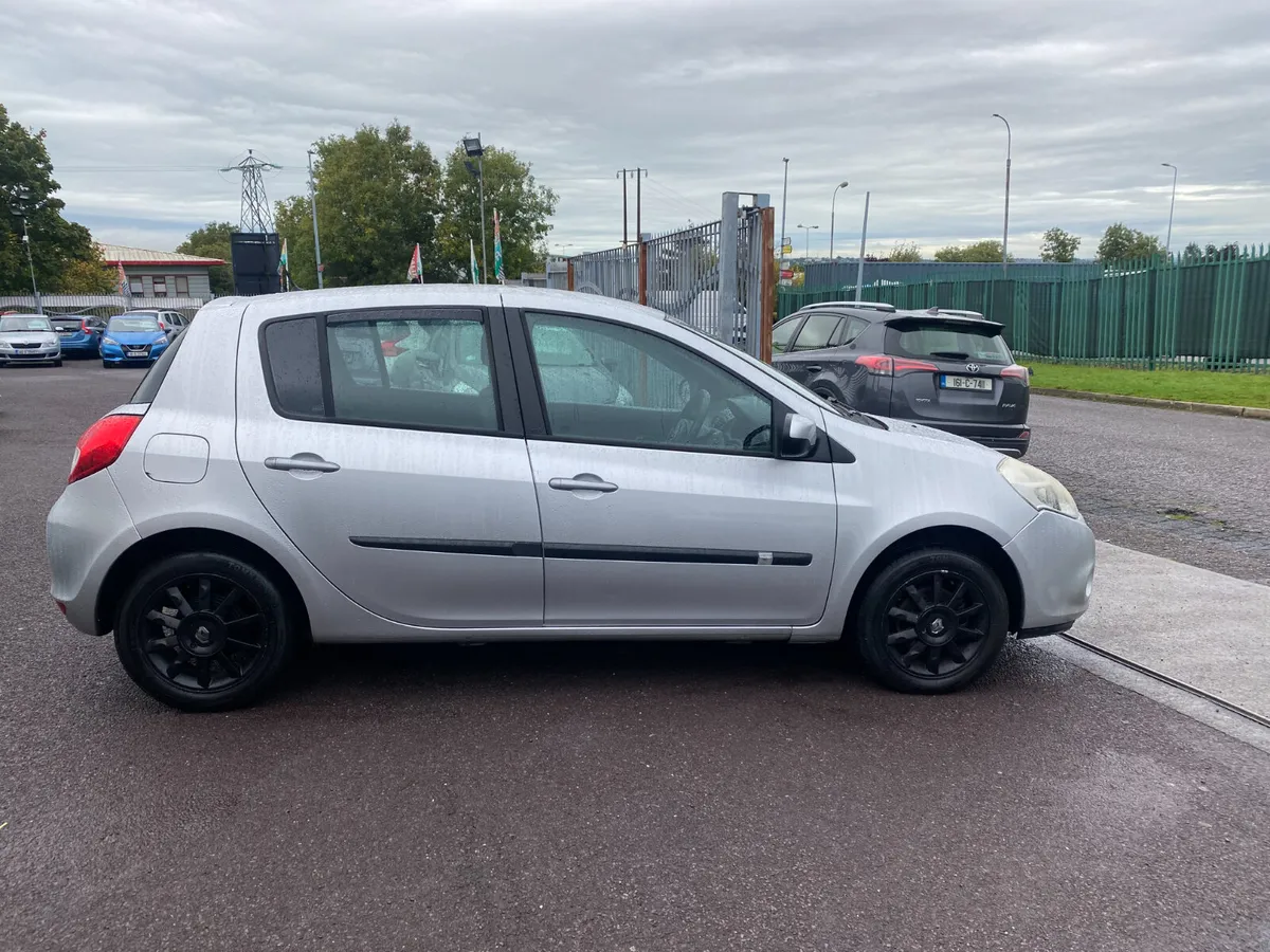 Renault Clio 2010 - Image 4
