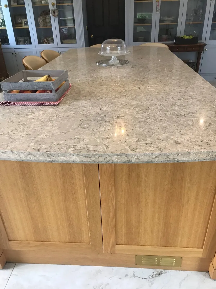 Quartz worktop  10ft X. 4ft 5 in - Image 4