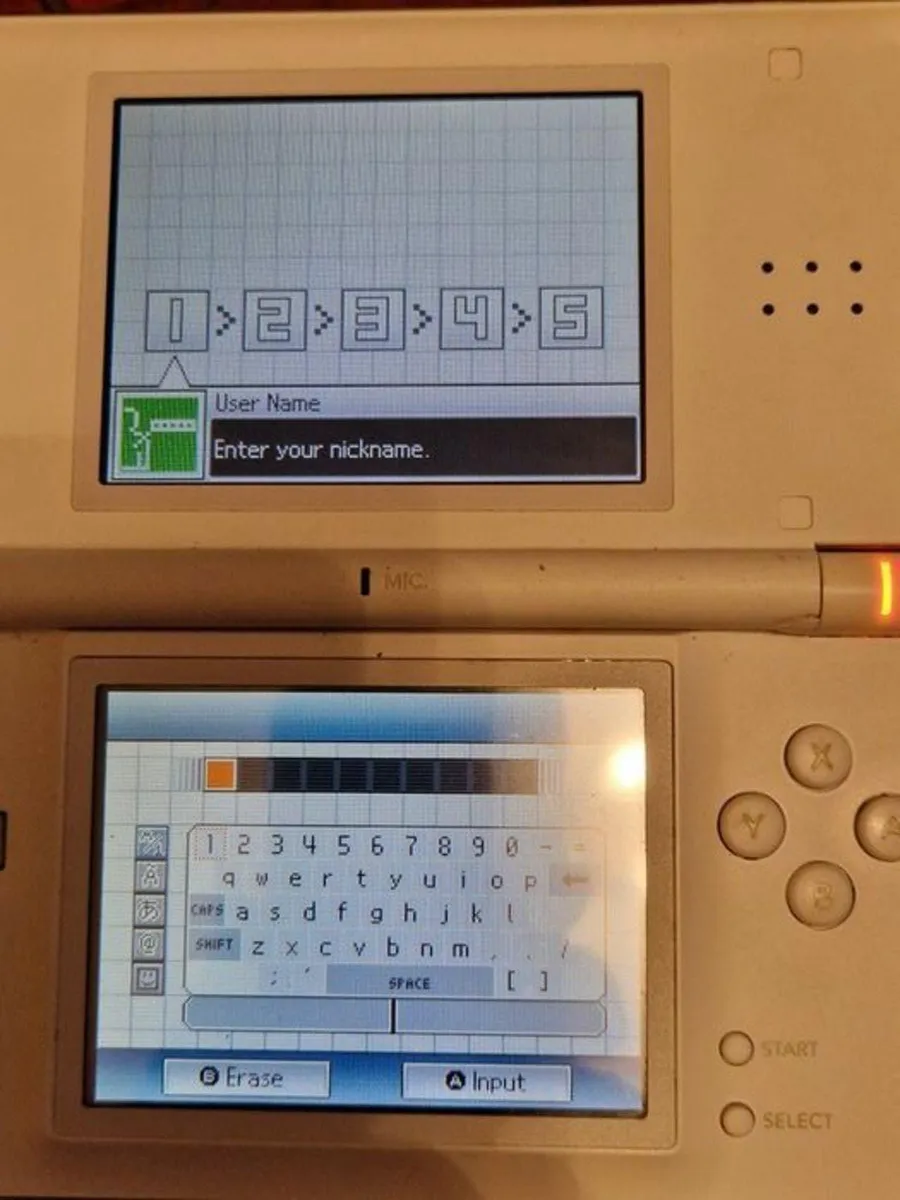 3 Nintendo DS Lite, White, Red, Black, 1 Charger - Image 3