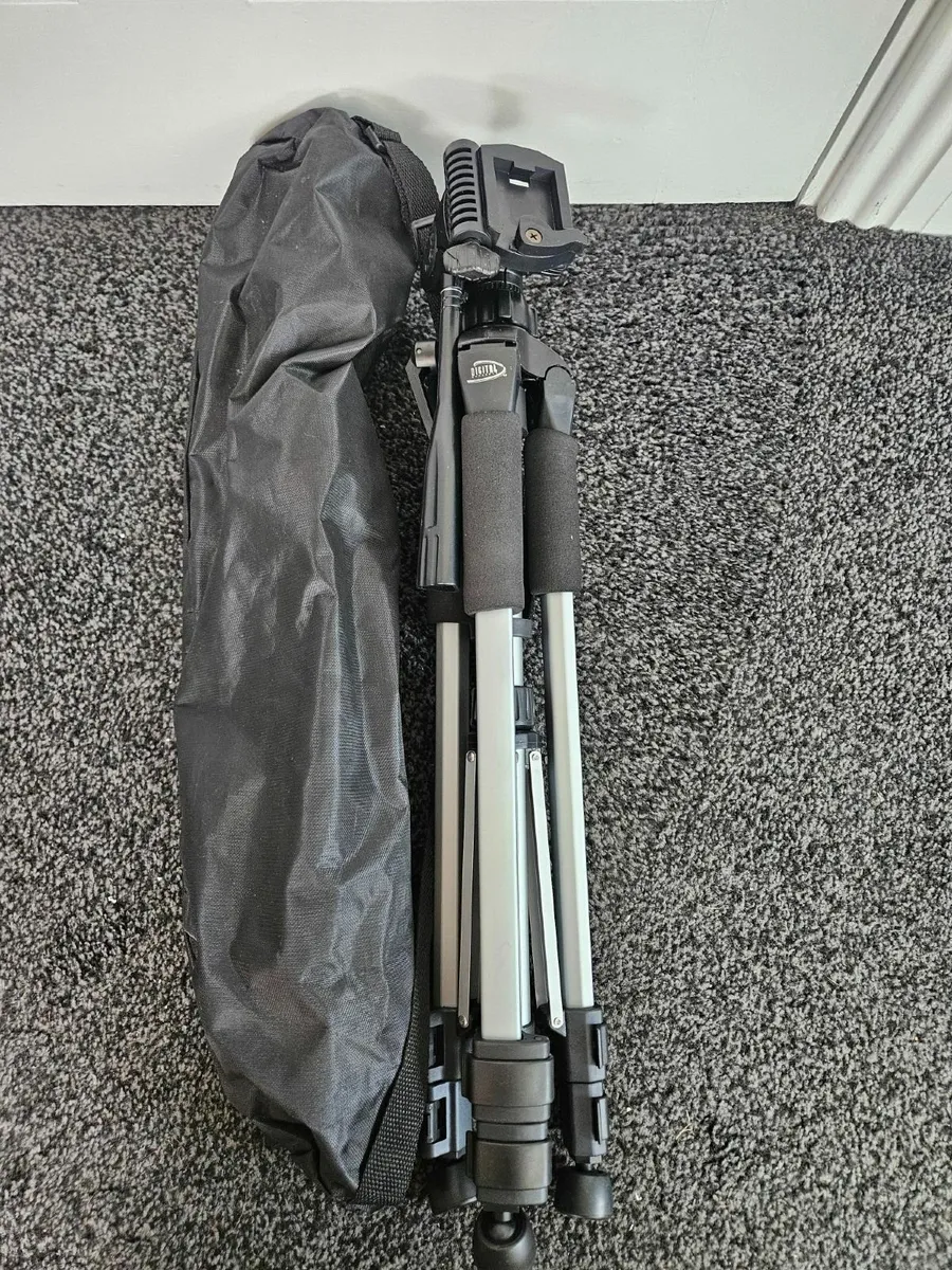 Camera Tripod - Image 2