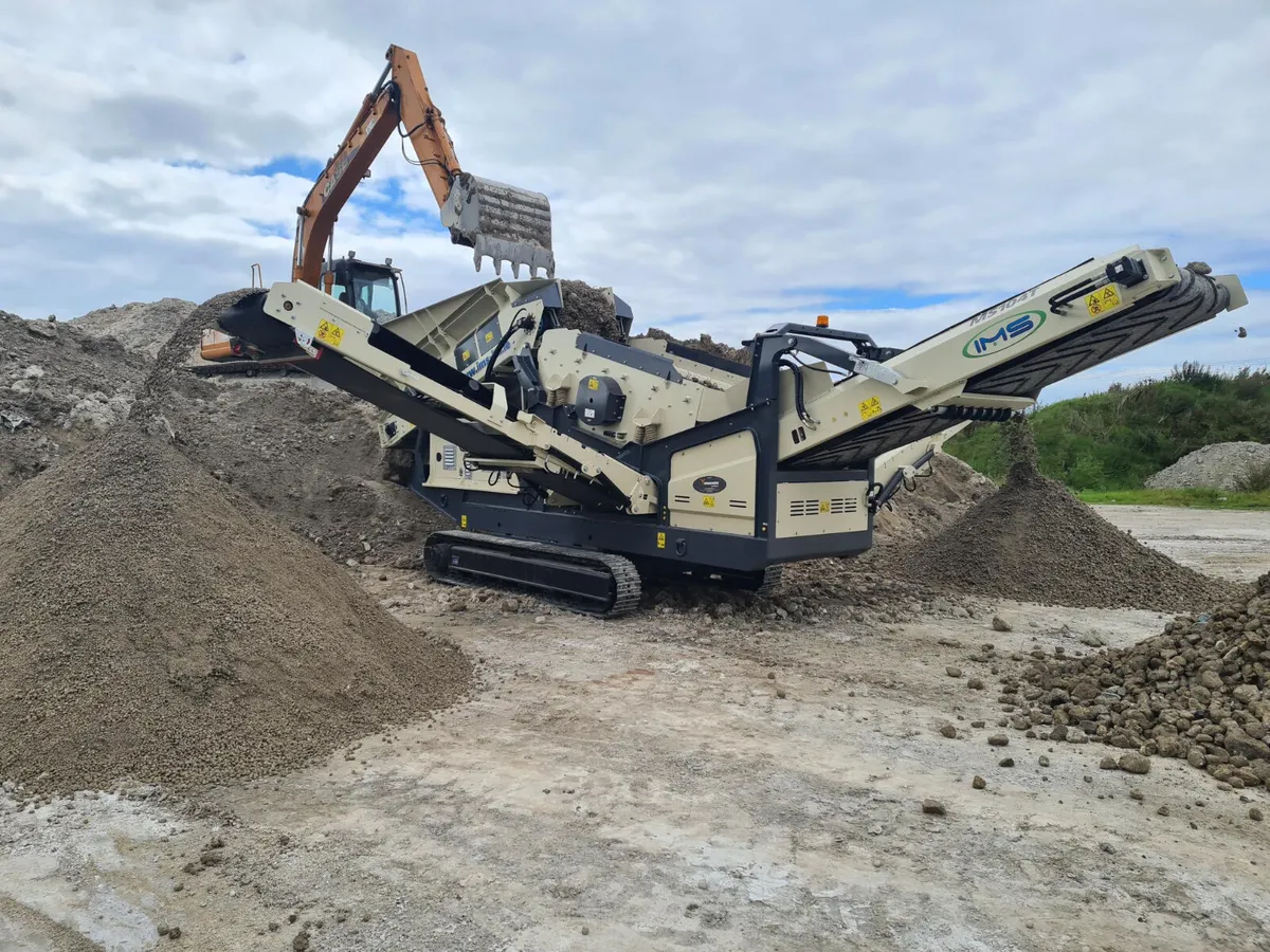 TRACKED SCALPING SCREENER FOR SALE / HIRE - Image 2
