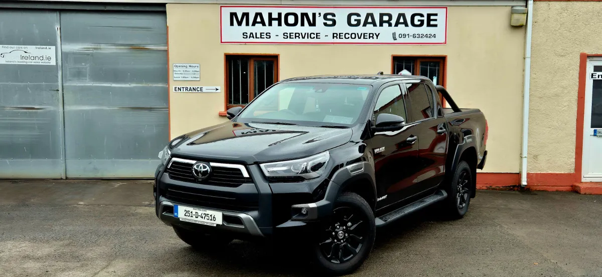 Toyota Hilux Invincible X Auto 2025 - Image 1