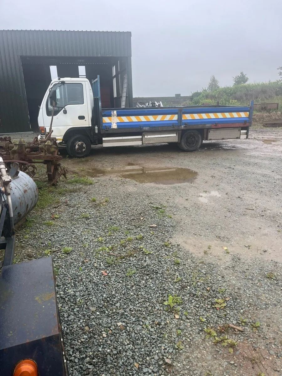 Isuzu NPR 2004 - Image 1