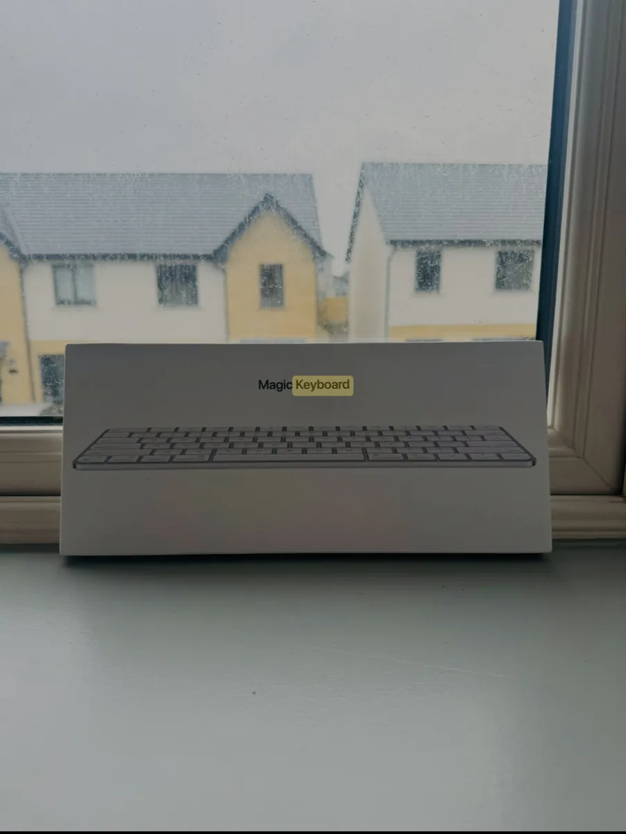 Apple keyboard - Image 1