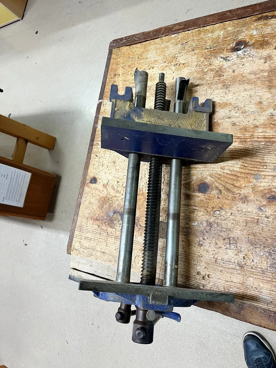 Record 9inch woodworking vice