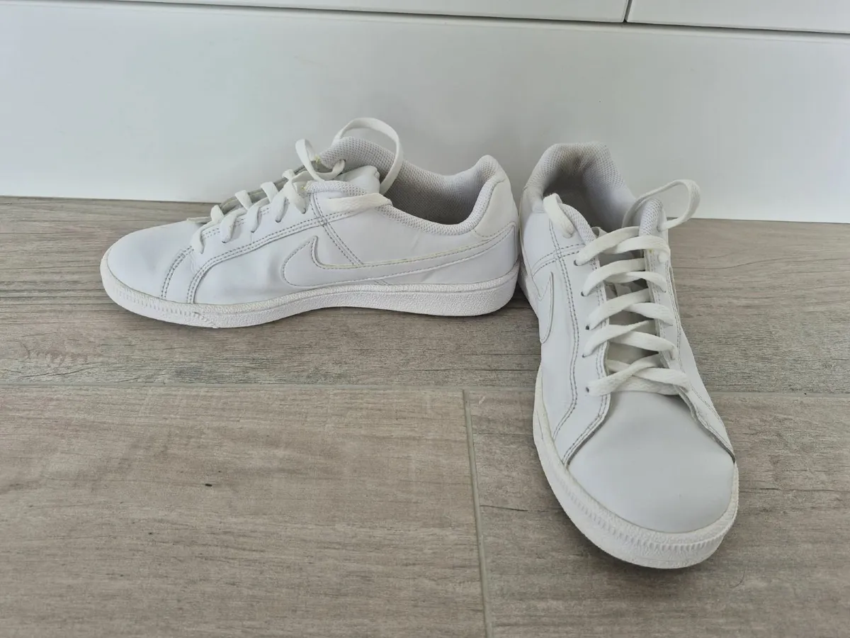 Women’s White Nike Sneakers Size 6 - Image 2