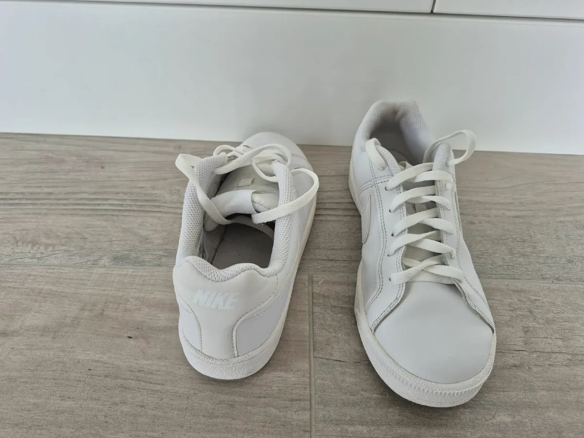 Women’s White Nike Sneakers Size 6 - Image 3
