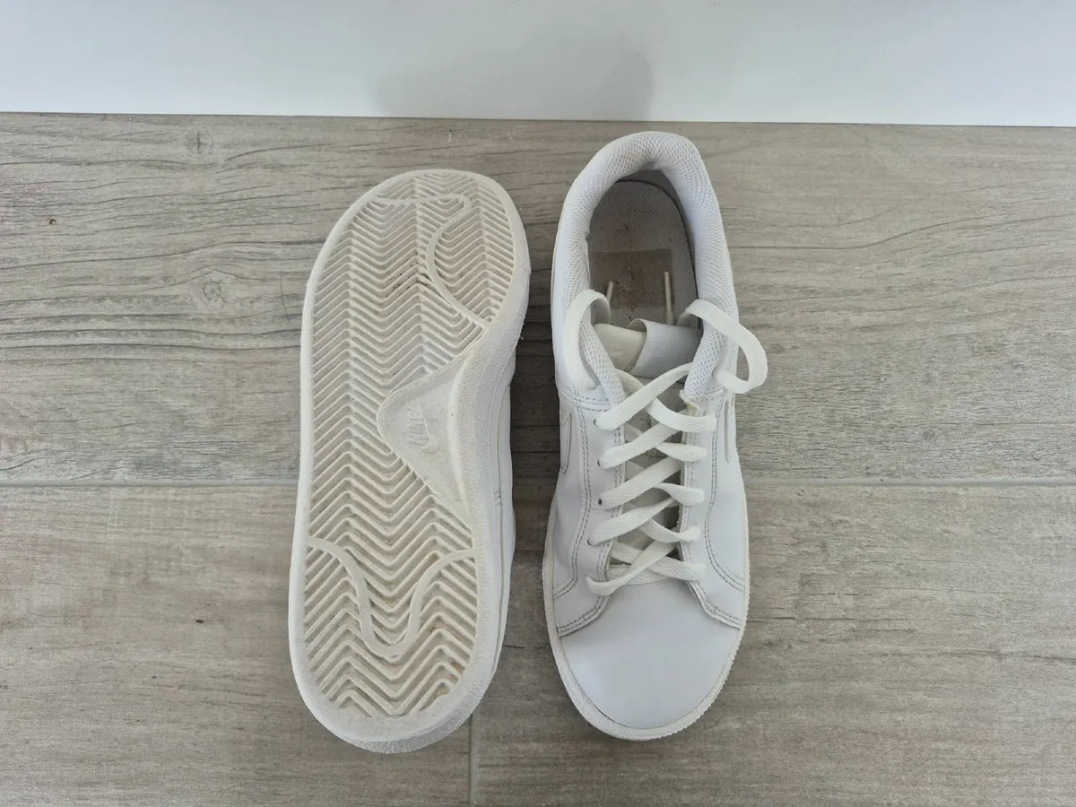 Women’s White Nike Sneakers Size 6 - Image 4