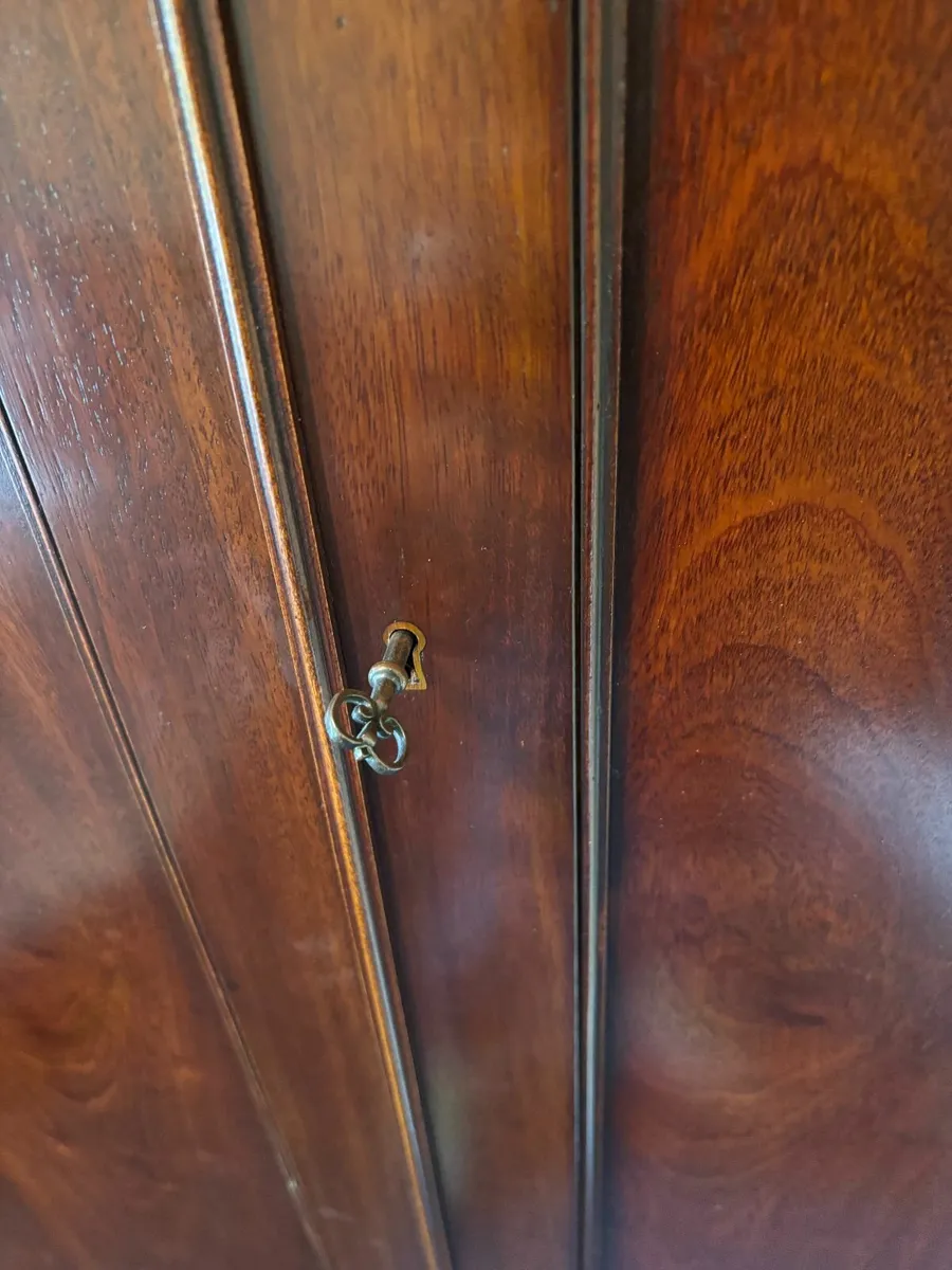 Wardrobe - Image 4